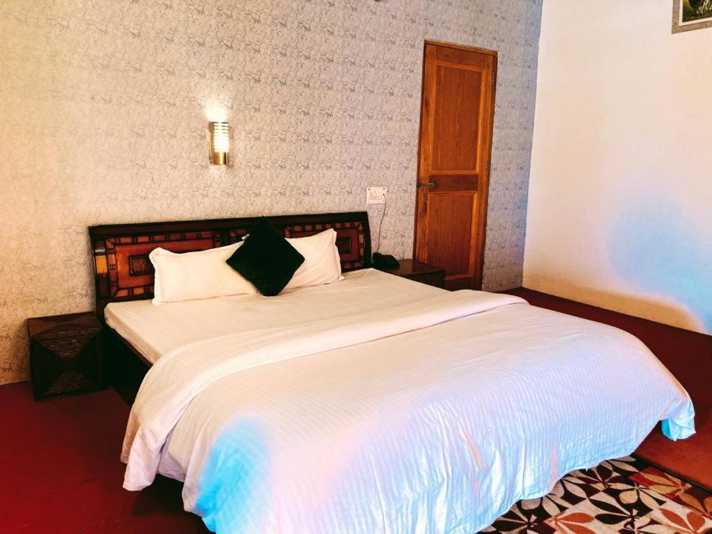 Hotel Alpine - In City Centre 马拉里 外观 照片